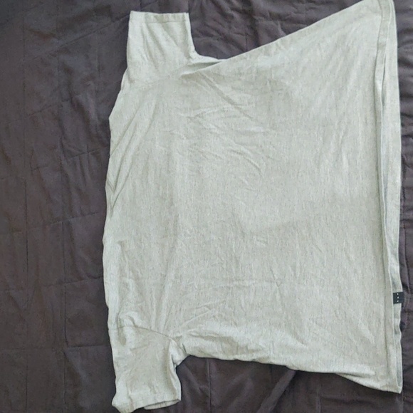 XXL Famous t shirt  Its not a tall person shirt but won't let me just put xxl - Picture 3 of 4